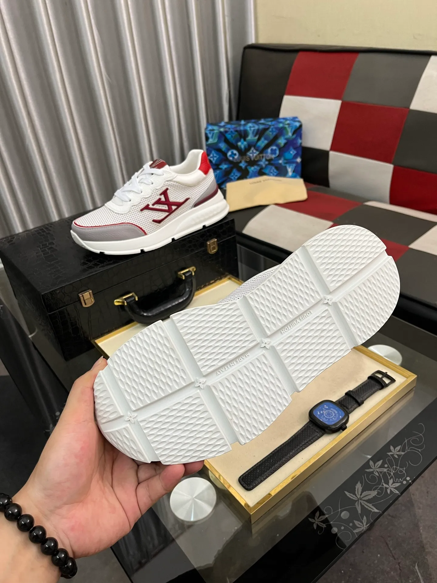 Men's shoes 💰440⌚️⌚️【LOUlS VUlTTON】Louis Vuitton ~ unique and casual style. LV counter purchasing 🏃casual shoes😍😍 are on sale at the men's counter at the same time. Italian imported brands select top-layer Italian cowhide. 🐑Sheepskin lining (refuses to discolor and rub feet) Sole: Original sole specially provided by the original factory 🎬Better in kind Code number: 38-446⃣️Color selection
